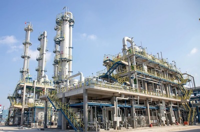 創(chuàng)新突破，自主自強(qiáng)——我國(guó)首個(gè)丁二烯法己二腈工業(yè)化項(xiàng)目投產(chǎn)引領(lǐng)產(chǎn)業(yè)升級(jí)